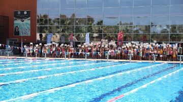 750 Öğrenci Aydın Büyükşehir Belediyesi'nden yüzme sertifikalarını aldı