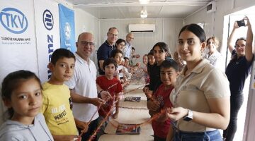 Allianz Grubu CEO'su Oliver Bäte ve Allianz Türkiye CEO'su Tolga Gürkan, UNICEF ile Birlikte Deprem Bölgesini Ziyaret Etti