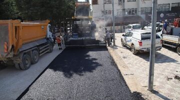 Antalya Büyükşehir'den Elmalı Hükümet Caddesine sıcak asfalt