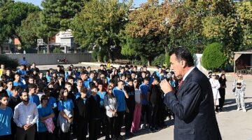Başkan Dündar'dan her gün farklı okul ziyareti