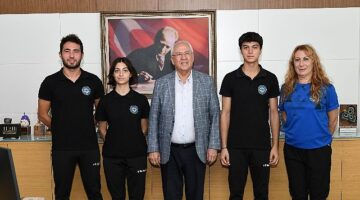 Başkan Selvitopu Başarılı Sporcuları Kutladı