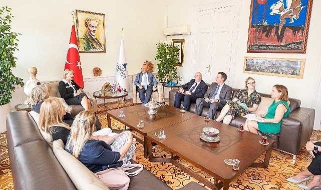 İngiltere Büyükelçisi Morris Başkan Soyer'i ziyaret etti