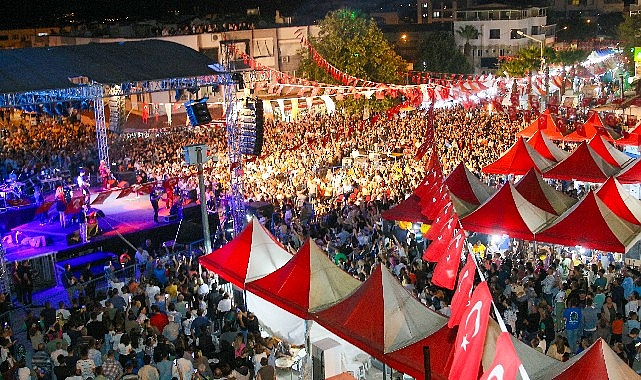 Kınık Belediyesi Hasat Festivali'ni Büyük Bir Coşkuyla Bitirdi