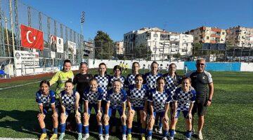 Konak Belediyespor U17 Kız Futbol Takımı şampiyonluk yolunda