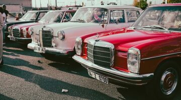 Rengarenk Klasik Otomobiller Harem'den Üsküdar Meydanına doğru nostaljik tura çıktı