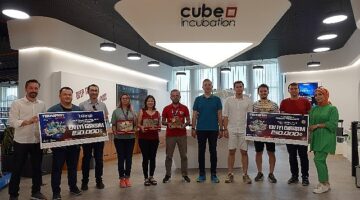 Teknopark İstanbul'un kuluçka merkezi Cube Incubation'un girişimcilerine TEKNOFEST Ankara'da ödül