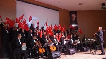 Atatürk'ün sevdiği eserlerle cumhuriyet coşkusu yaşandı