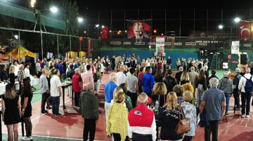 Balçova Cumhuriyet Tenis Turnuvası Öğrencilere Burs Oldu