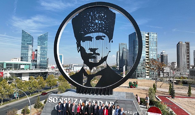 Cumhuriyet'in 100. Yılına armağan dev Atatürk anıtı