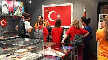 DEÜ Yabancı Uyruklu Öğrencilerine Türk Kültürünü Tanıtıyor