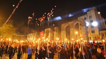 Efes selçuk cumhuriyetin 100 yılını coşkuyla kutladı