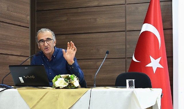 EÜ Edebiyat Fakültesinde  “Cumhuriyet Dönemi Türk Romanında Atatürk" konuşuldu