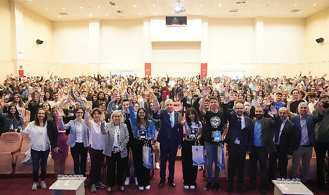 EÜ Fen Fakültesi Öğrenci Projelerinde Türkiye'nin Zirvesinde