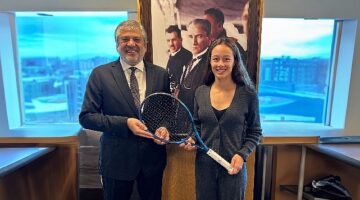Globelink Ünimar, Başarılı Milli Tenisçi Zeynep Sönmez'e Sponsor Oldu