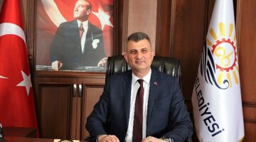 Gölcük Belediye Başkanı Ali Yıldırım Sezer, yayınladığı mesaj ile 29 Ekim Cumhuriyet Bayramı'nı kutladı.