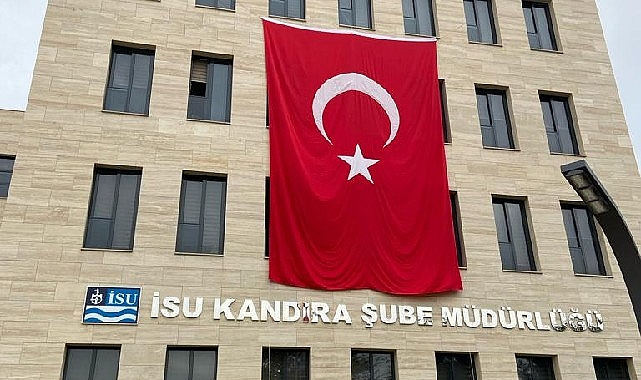 İSU, Türk Bayraklarıyla donatıldı