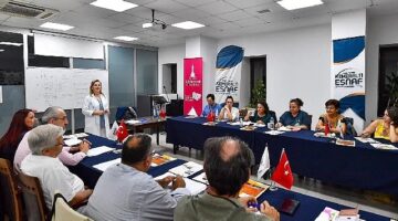 İzmir Büyükşehir Belediyesi'nden Kemeraltı esnafına İngilizce eğitimi
