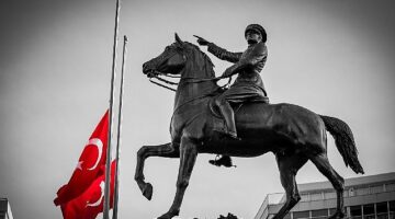İzmir'de 100 yılın kutlaması