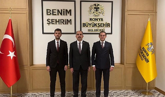 Konya Büyükşehir Belediyesi Gençlik Meclisi Başkanlığı'nı Devralan Kilci ve Önceki Başkan Tekin Başkan Altay'ı Ziyaret Etti