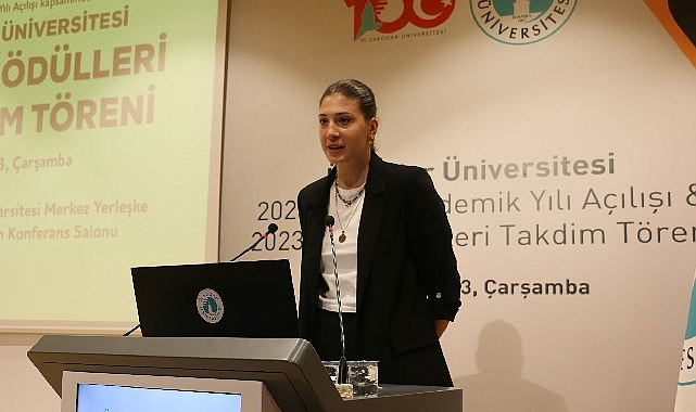 Milli Voleybolcu İlkin Aydın'a &apos;Üsküdar Üniversitesi Özel Ödülü'