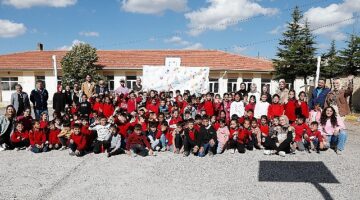 Nevşehir belediyesi: Gönüllüler çocuklarla birlikte okullarda cumhuriyetin 100.yılını kutladı