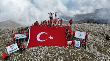 Osmangazili dağcıların &apos;100. Yıl' zirve tırmanışı