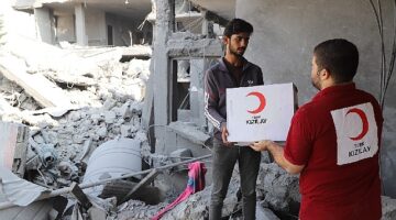 Türk Kızılay Gazze'deki Ekibiyle Sivillere Yardım Ediyor