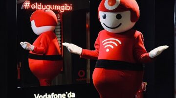 Vodafone'un Dijital Kahramanı TOBi Artık Konuşarak da Hizmet Verecek