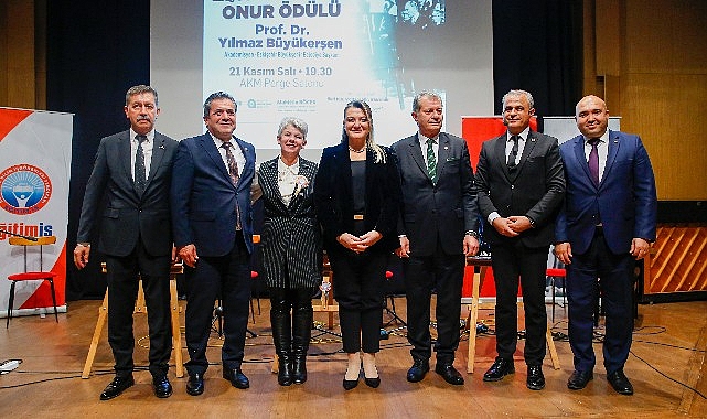 15. Başöğretmen Atatürk Onur Ödülü Büyükerşen'in