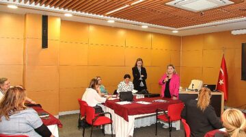 Antalya'nın kadın muhtar ve adayları eğitimde buluştu 