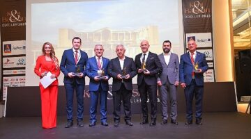 Başkan Batur'a Kent ve Başkan Ödülü