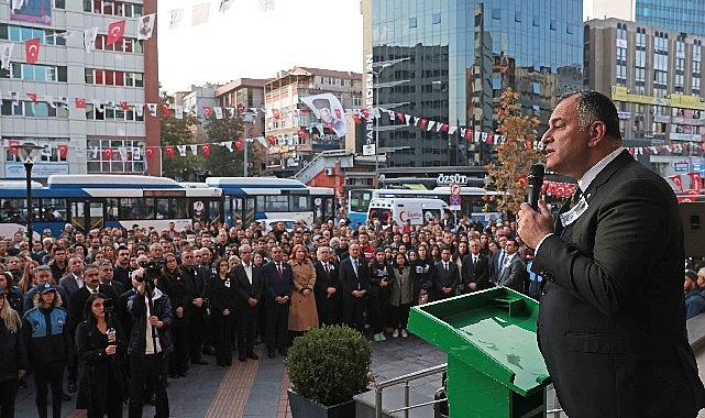 Çankaya belediyesi önünde Atatürk'e saygı duruşu