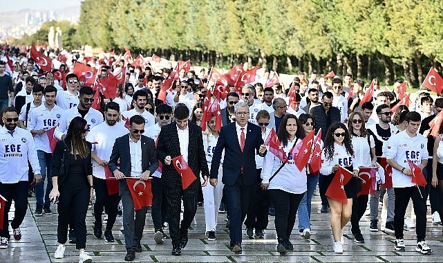 Ege Üniversitesi Heyeti, Cumhuriyetin 100 Yılında Atatürk'ün huzurunda