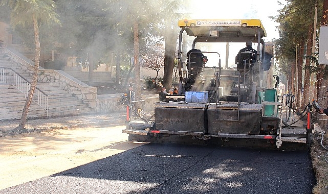 Elmalı Atatürk Caddesi'nde sıcak  asfalt çalışmaları tamamlanıyor