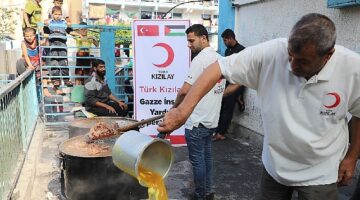 Gazın Bittiği Gazze'de Kızılay Yemekleri Odun Ateşiyle Pişiriyor