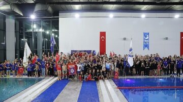 Geleceğin Milli Yüzücüleri Aliağa'da Atatürk İçin Kulaç Attı