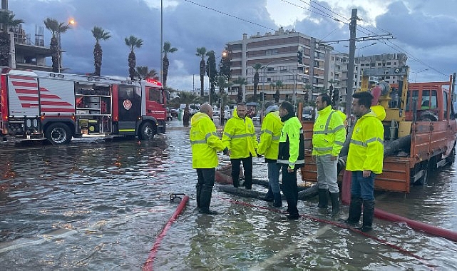 İzmir'de deniz 1 metre yükseldi