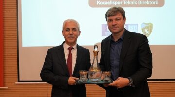 Kocaelispor teknik direktörü Ertuğrul Sağlam, isu personeliyle bir araya geldi