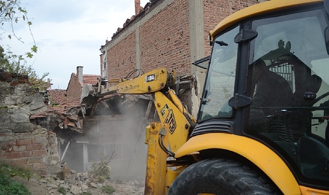 Osmangazi Belediyesi: Metruk binalar bir bir yıkılıyor
