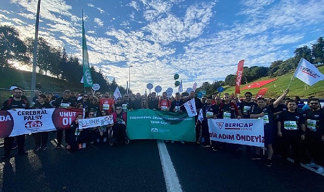 Türkiye spastik çocuklar vakfı destekçileri 45.İstanbul maratonu'nda deprem bölgesindeki engelli çocuklar için koştu