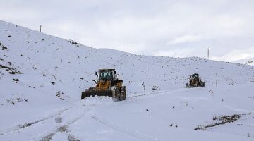 Van Büyükşehir Belediyesi'nin karla mücadele mesaisi başladı