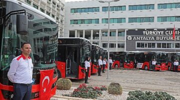 Antalya Büyükşehir toplu taşıma filosuna 20 yeni otobüs kattı 