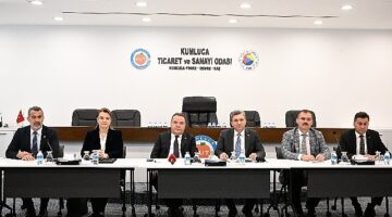 Başkan Böcek Kumluca Atatürk Stadyumu'ndaki çalışmaları inceledi