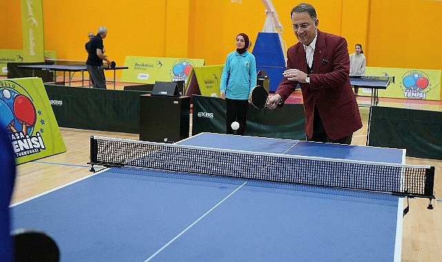 Beylikdüzü'nde ödüllü masa tenisi turnuvası düzenlendi