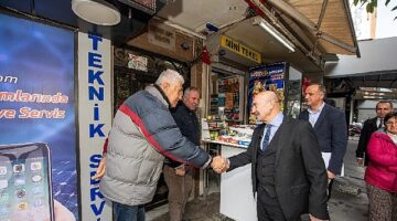 “Bu el ele veriş çok kıymetli"  İzmir'de selzedelere ilk destek ödemesi yapıldı