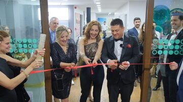 Dermatolog Dr. Emel Polat Yeni Kliniği Clinique Beaute' Ve ReGen Up-Life'ın açılışını dostlarıyla birlikte gerçekleştirdi