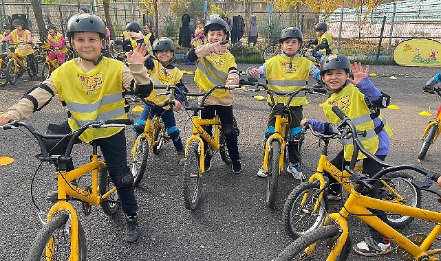ETi Sarı Bisiklet Hareketli Yaşam Seminerleri'nin   son durağı Diyarbakır oldu