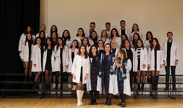 EÜ Sağlık Bilimleri Fakültesinde öğrenciler beyaz önlüklerini giydi