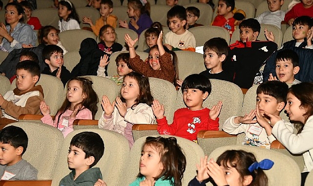 Yenişehirli çocuklar tiyatro oyunuyla hem eğlendi hem de atık yönetimi öğrendi