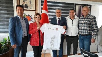 Antalyaspor heyetinden Başkan Topaloğlu'na ziyaret